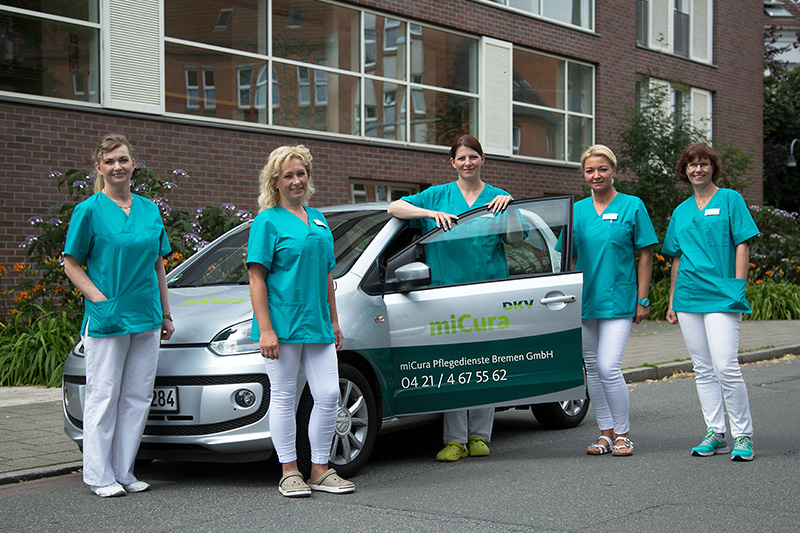 Auf dem Bild sieht man das Team des miCura Standorts Bremen.